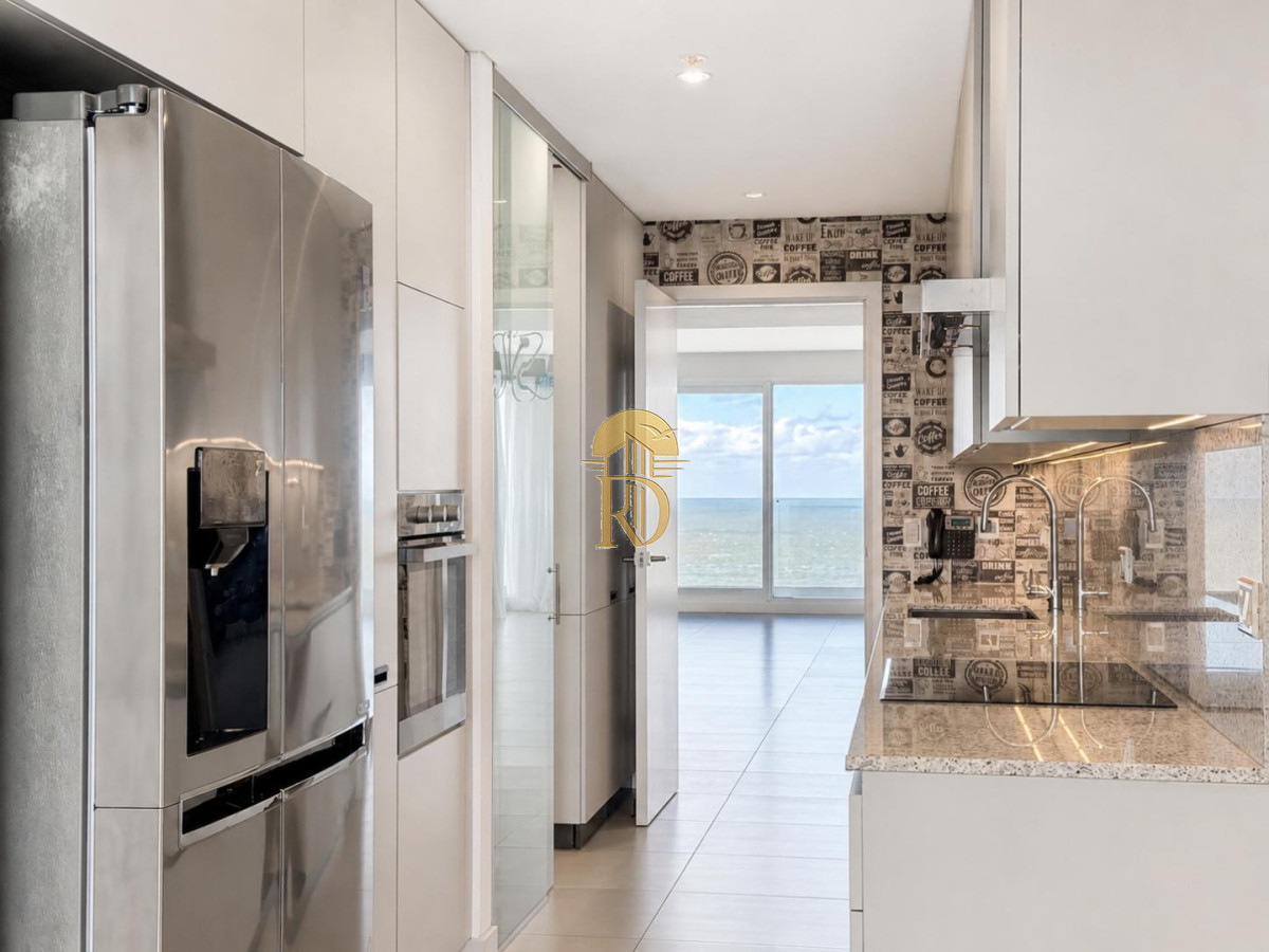 Apartamento en venta de 4 dormitorios  en suite en Le Parc III, Playa Brava Punta del Este. -id-809-6