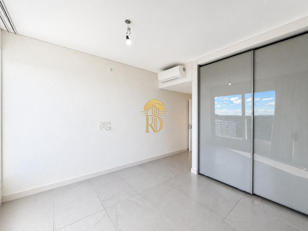 Apartamento en venta de 4 dormitorios  en suite en Le Parc III, Playa Brava Punta del Este. -id-809-22