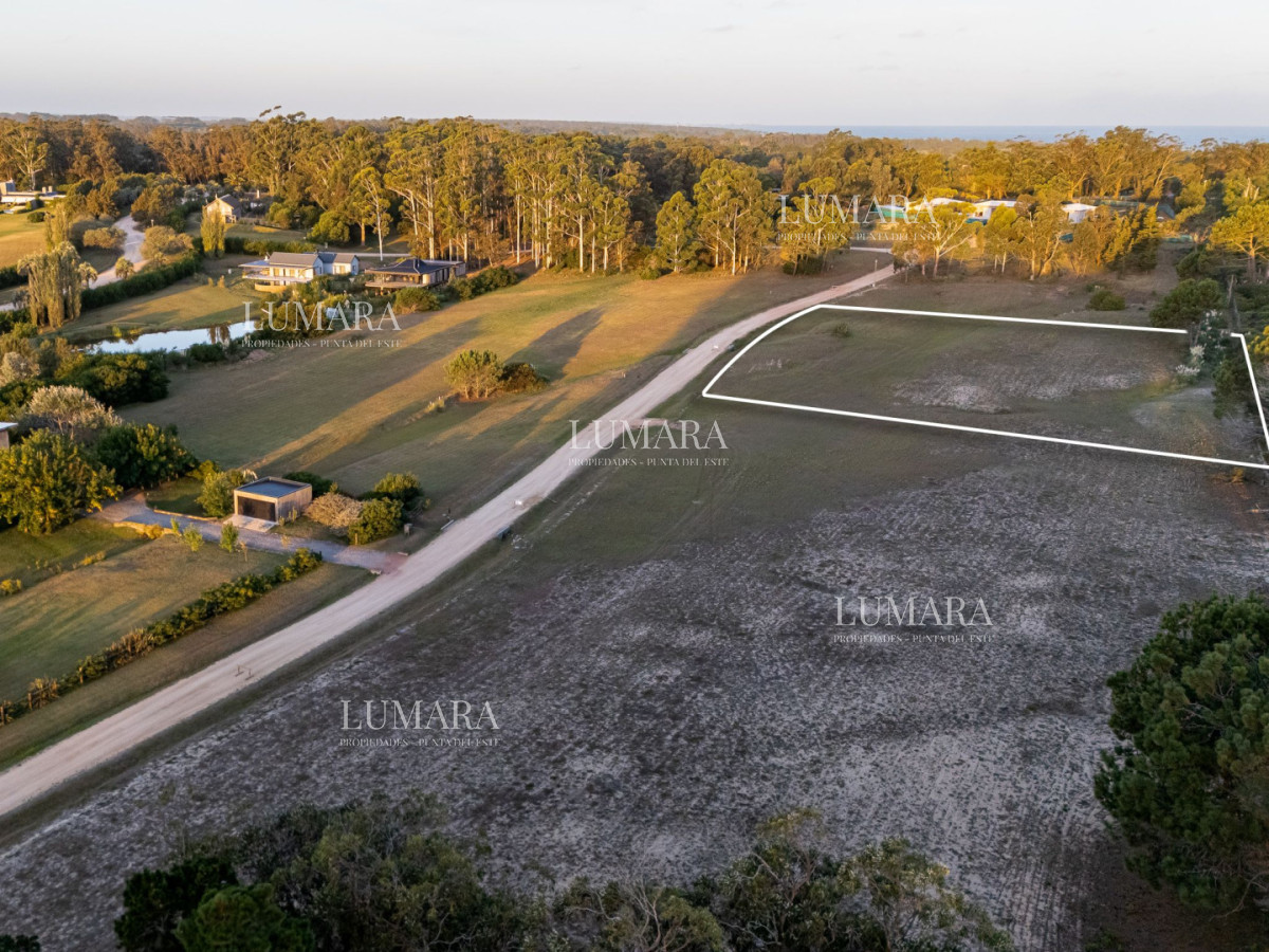 Terreno ID.3098 - Terreno a la venta en Manantiales , Barrio Privado Laguna Estate