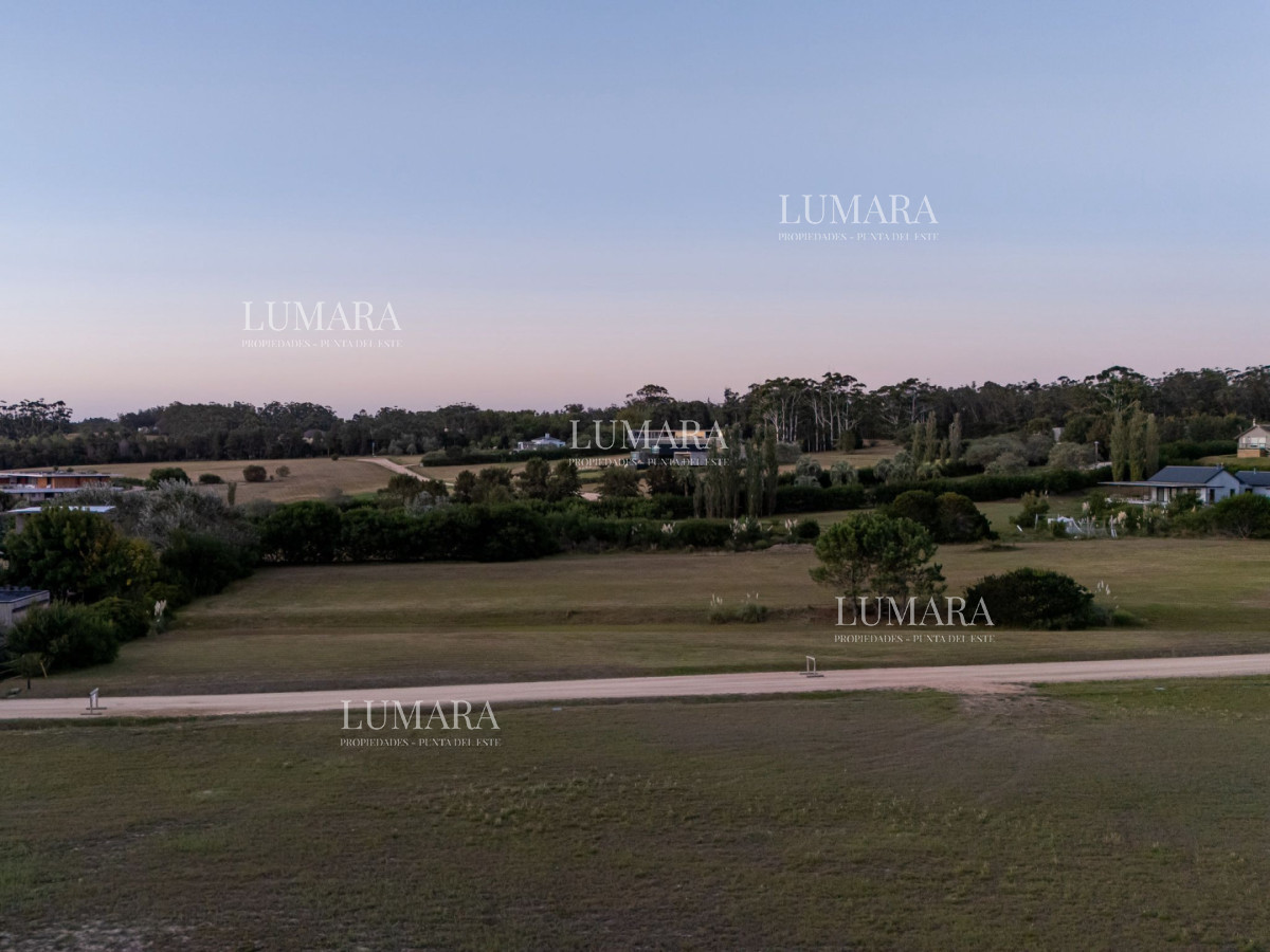 Terreno ID.3098 - Terreno a la venta en Manantiales , Barrio Privado Laguna Estate