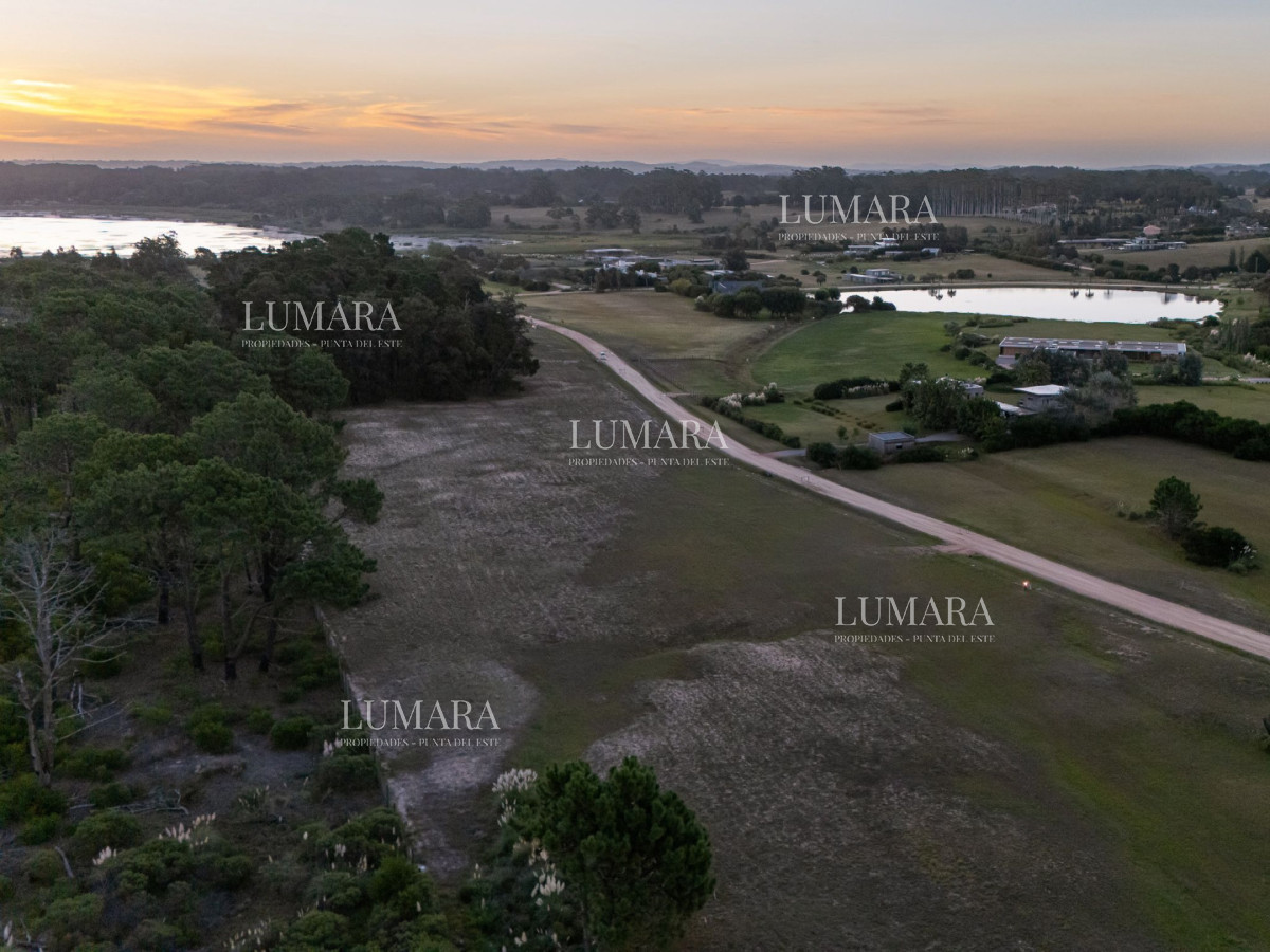 Terreno ID.3098 - Terreno a la venta en Manantiales , Barrio Privado Laguna Estate