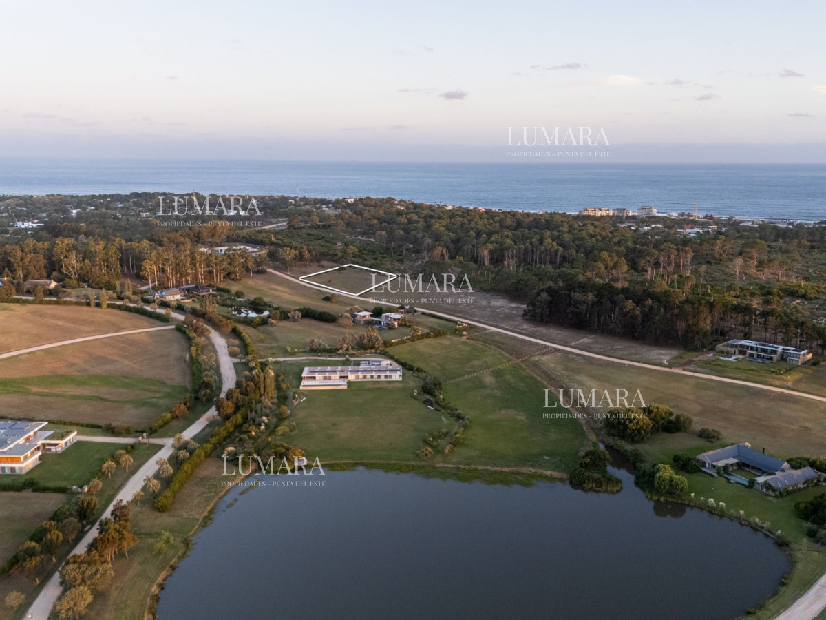 Terreno ID.3098 - Terreno a la venta en Manantiales , Barrio Privado Laguna Estate