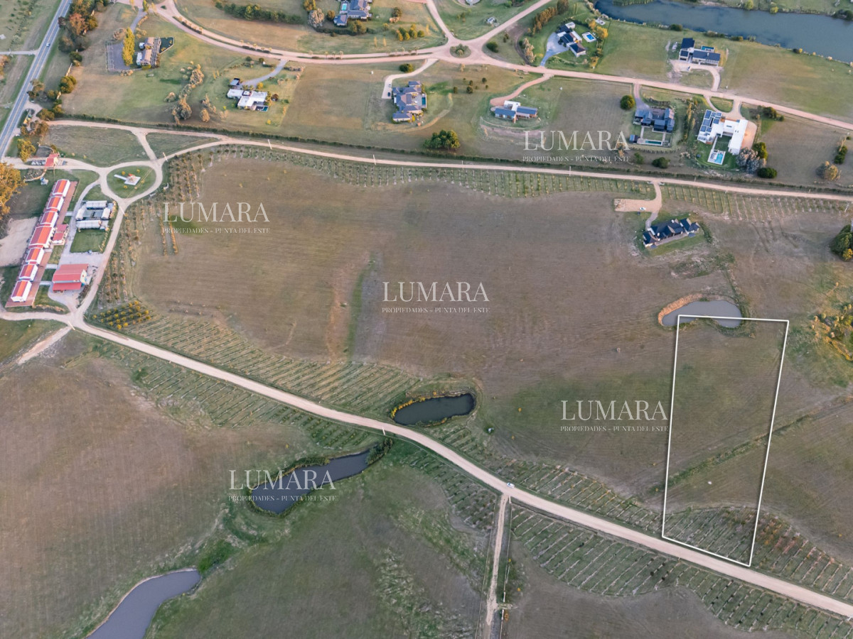 Terreno ID.3100 - Venta de chacra  de mas de 1 ha en Ruta 104, Plantacion Narbona, Manantiales 