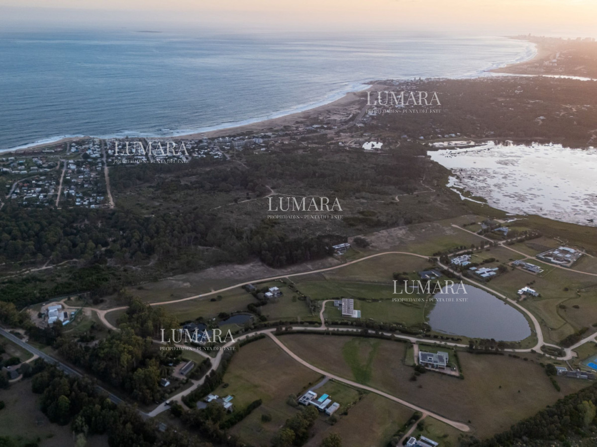 Terreno ID.3099 - Terreno a la venta en Manantiales , Barrio Privado Laguna Estate