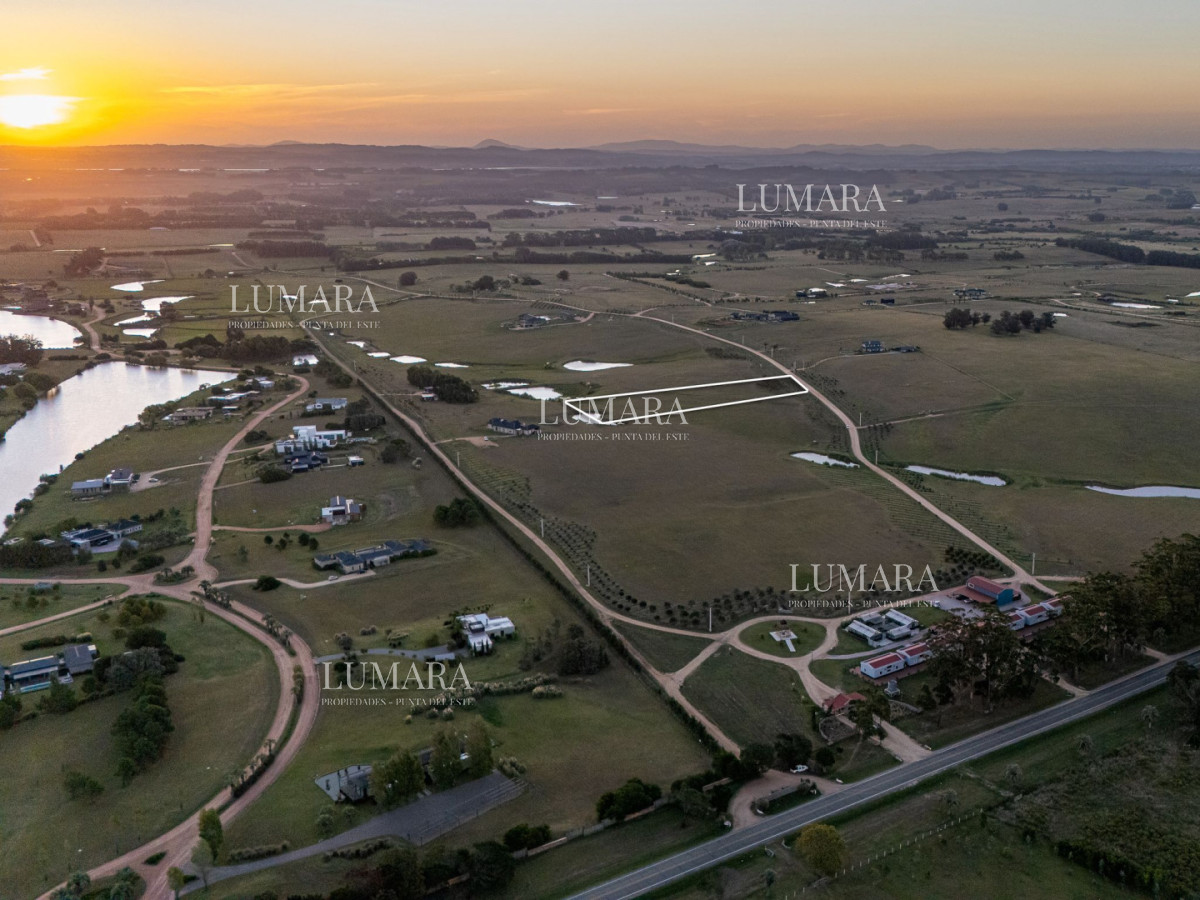 Terreno ID.3100 - Venta de chacra  de mas de 1 ha en Ruta 104, Plantacion Narbona, Manantiales 