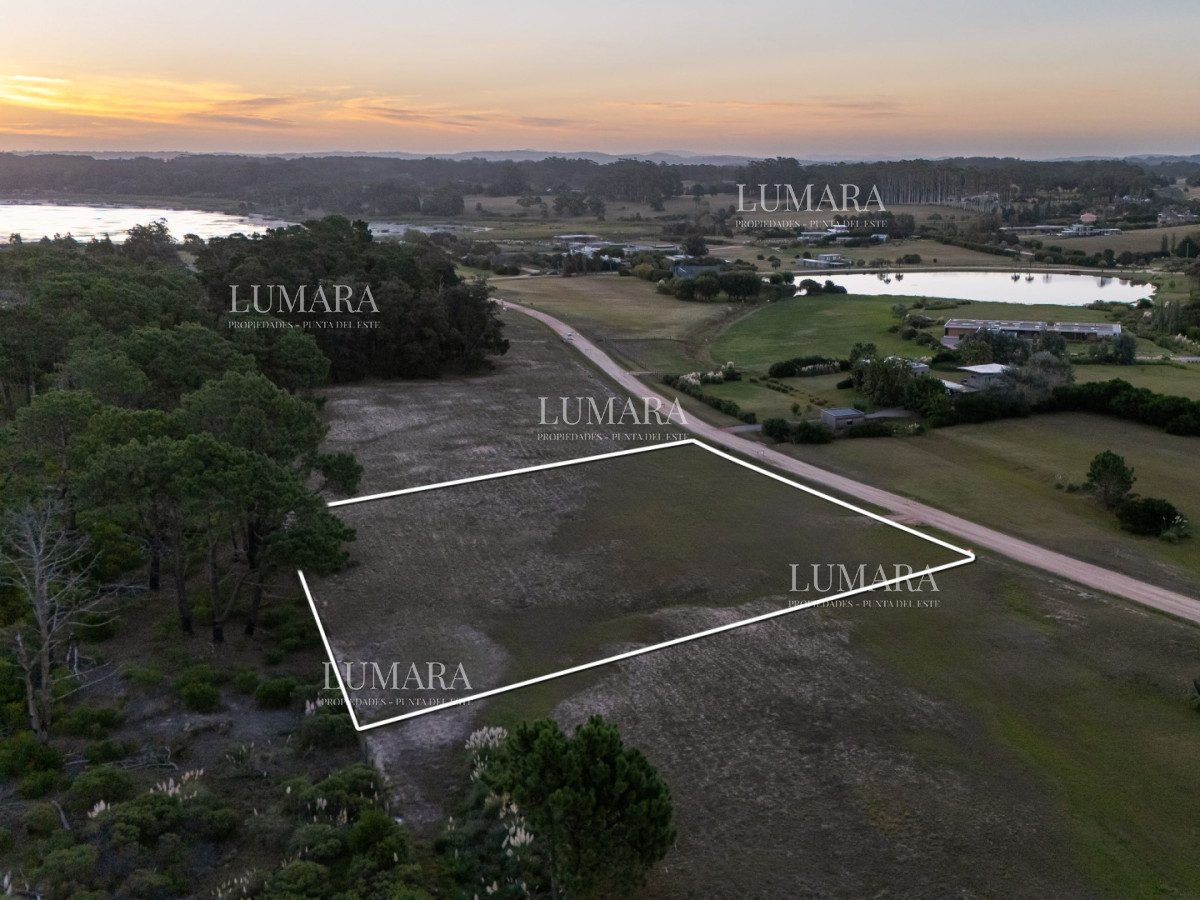 Terreno ID.3099 - Terreno a la venta en Manantiales , Barrio Privado Laguna Estate