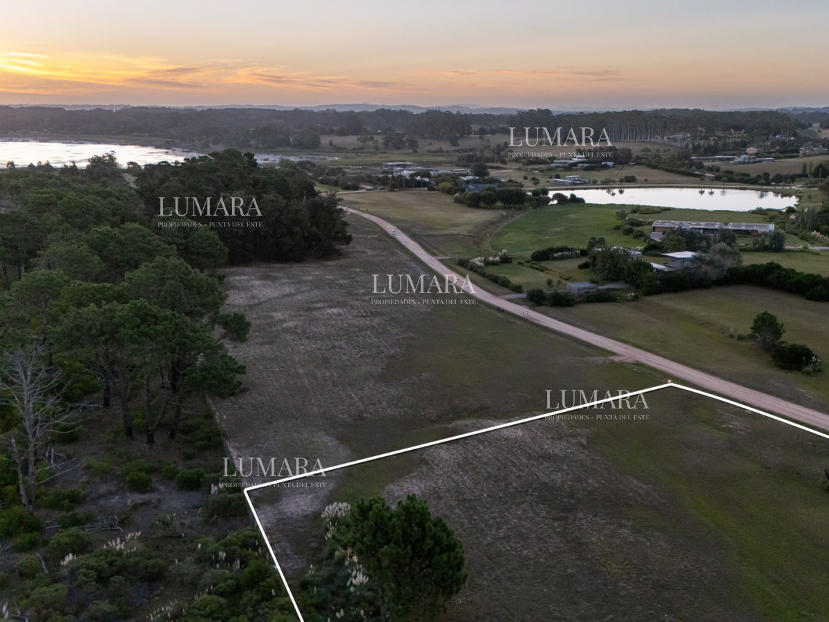 Terreno ID.3098 - Terreno a la venta en Manantiales , Barrio Privado Laguna Estate