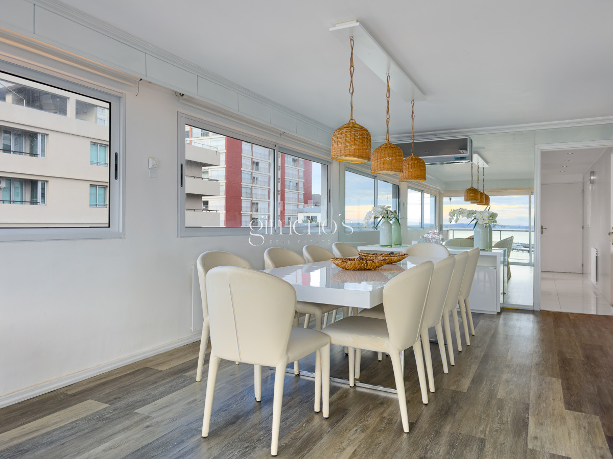 Apartamento ID.104 - Apartamento a la venta  6 dormitorios en el Puerto de Punta del Este,  Peninsula  