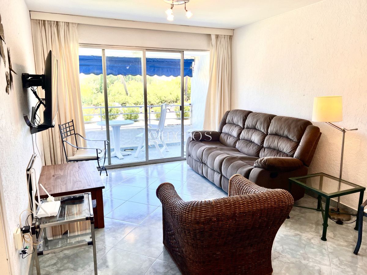 Apartamento ID.449 - Alquiler apartamento 2 dormitorios mas dependencia de servicio en Playa Mansa, Punta del Este 