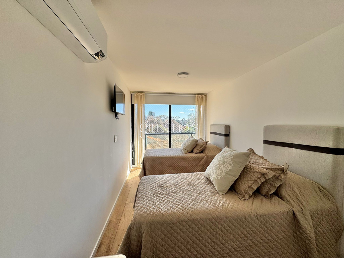 Apartamento ID.167 - Venta apartamento 2 dormitorios en Playa Mansa, Punta del Este 