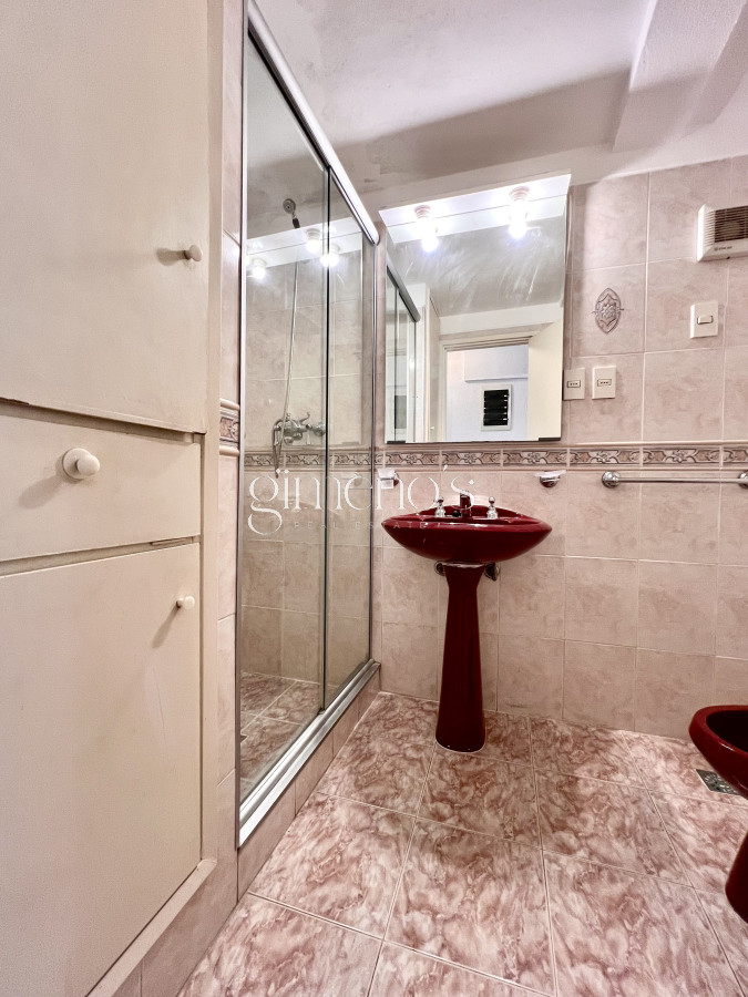 Apartamento ID.449 - Alquiler apartamento 2 dormitorios mas dependencia de servicio en Playa Mansa, Punta del Este 