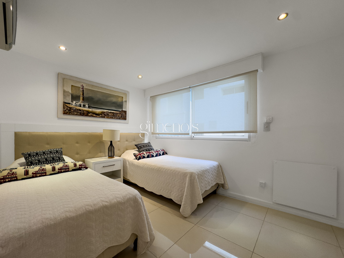 Apartamento ID.104 - Apartamento a la venta  6 dormitorios en el Puerto de Punta del Este,  Peninsula  