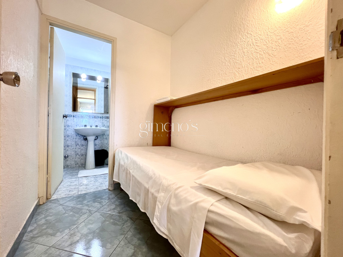 Apartamento ID.449 - Alquiler apartamento 2 dormitorios mas dependencia de servicio en Playa Mansa, Punta del Este 