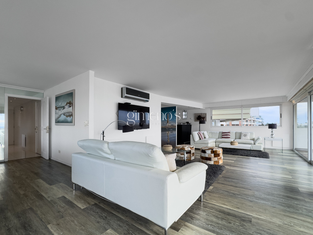 Apartamento ID.104 - Apartamento a la venta  6 dormitorios en el Puerto de Punta del Este,  Peninsula  