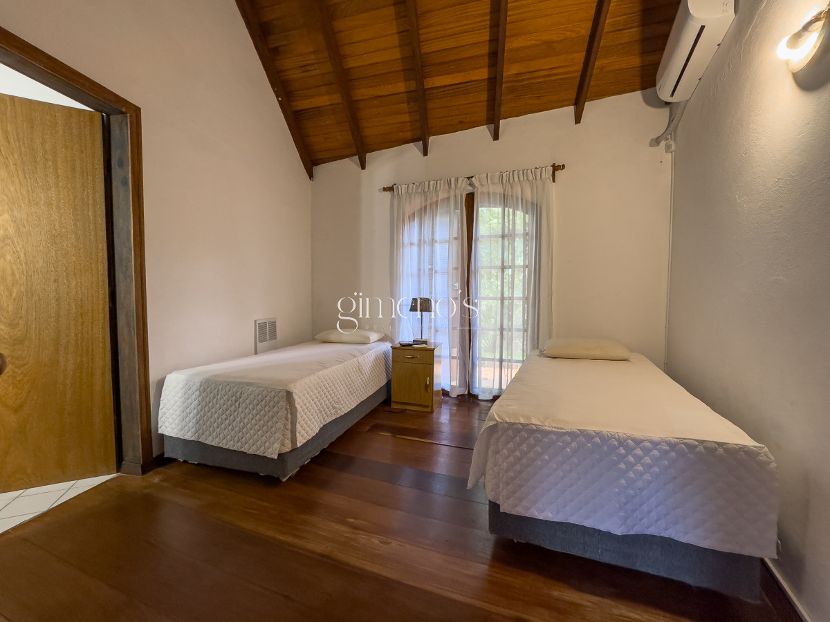 Casa ID.166 - Venta casa 4 dormitorios en suite, Golf, Punta del Este 