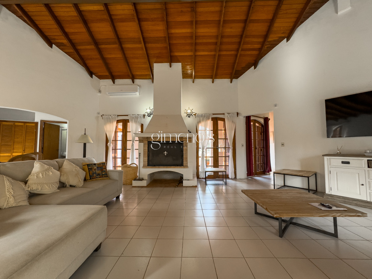Casa ID.166 - Venta casa 4 dormitorios en suite, Golf, Punta del Este 