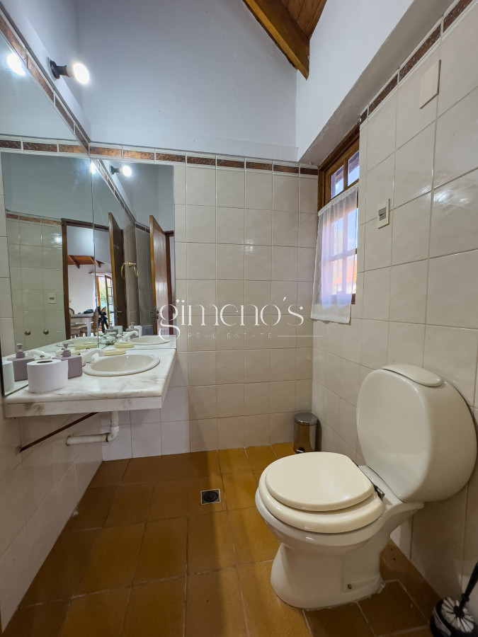 Casa ID.166 - Venta casa 4 dormitorios en suite, Golf, Punta del Este 