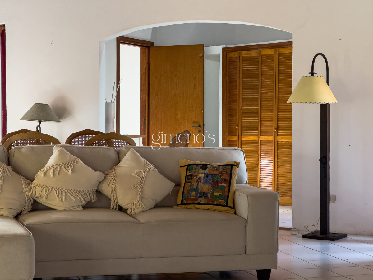 Casa ID.166 - Venta casa 4 dormitorios en suite, Golf, Punta del Este 