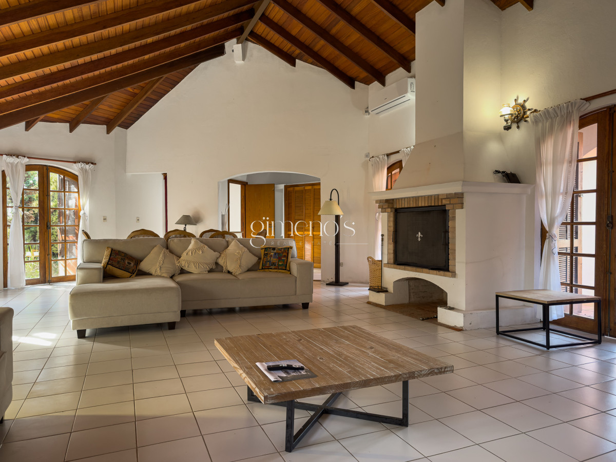 Casa ID.166 - Venta casa 4 dormitorios en suite, Golf, Punta del Este 