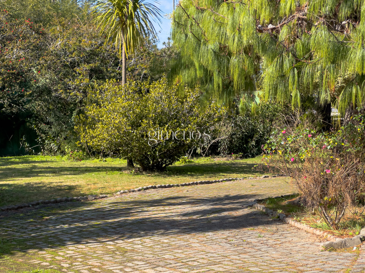 Casa ID.166 - Venta casa 4 dormitorios en suite, Golf, Punta del Este 