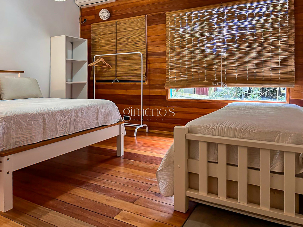 Casa ID.20 - Alquiler  casa  en Manantiales,  3 dormitorios con piscina 