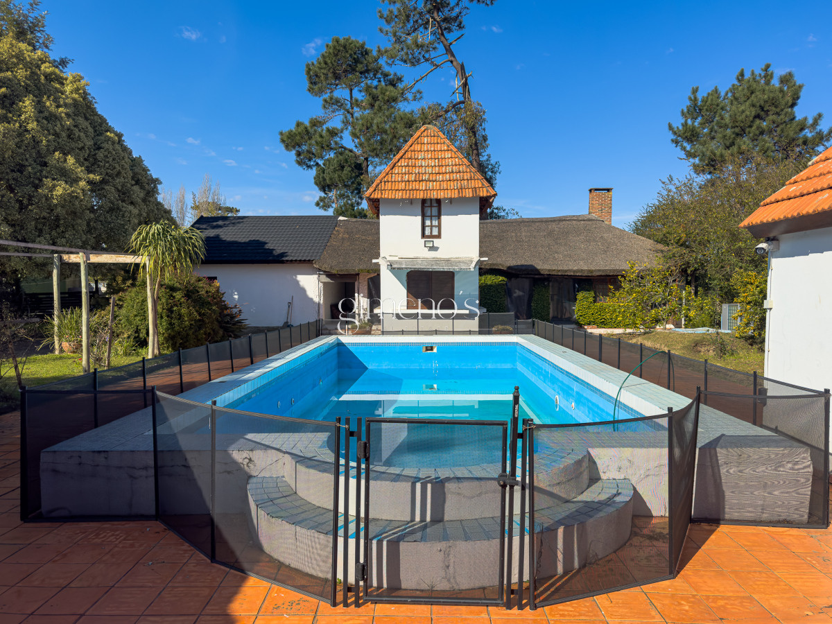 Casa ID.166 - Venta casa 4 dormitorios en suite, Golf, Punta del Este 