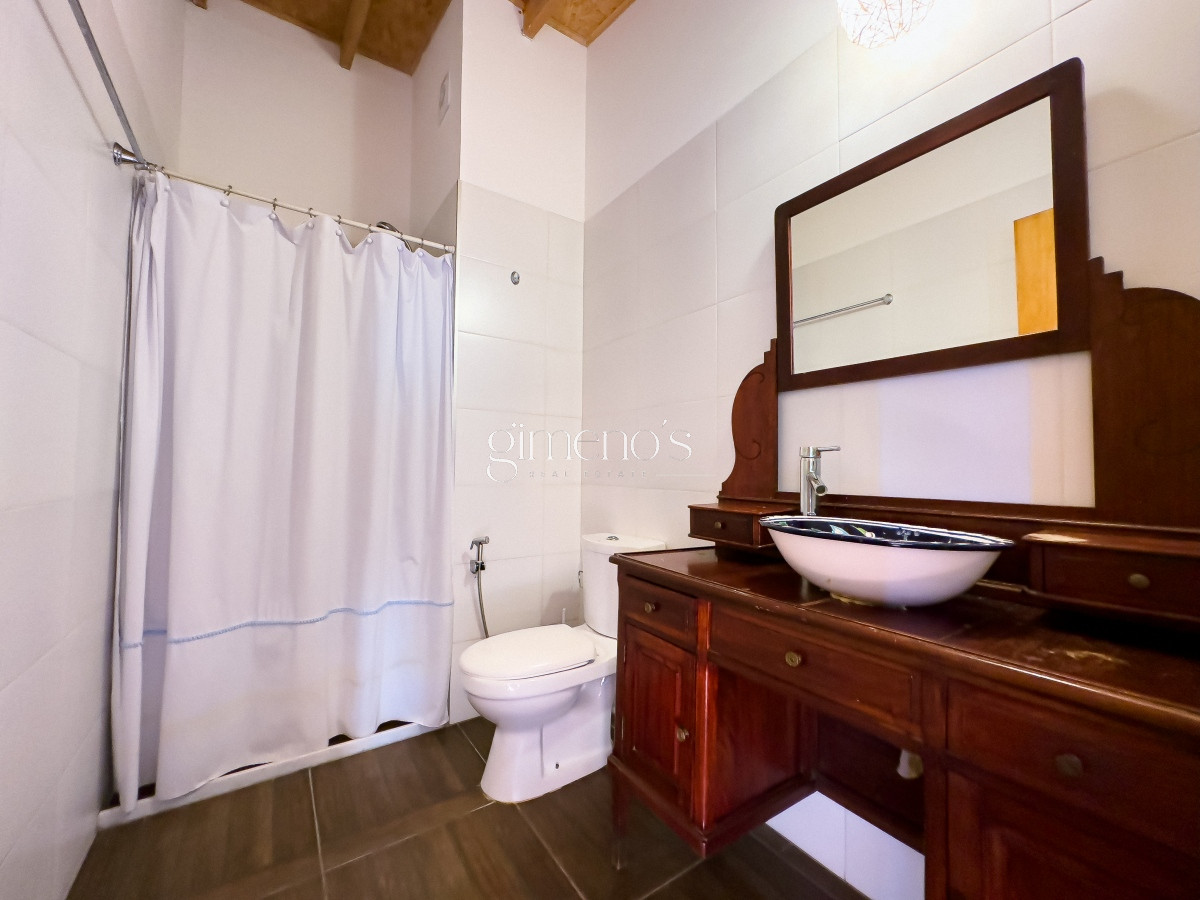 Casa ID.20 - Alquiler  casa  en Manantiales,  3 dormitorios con piscina 