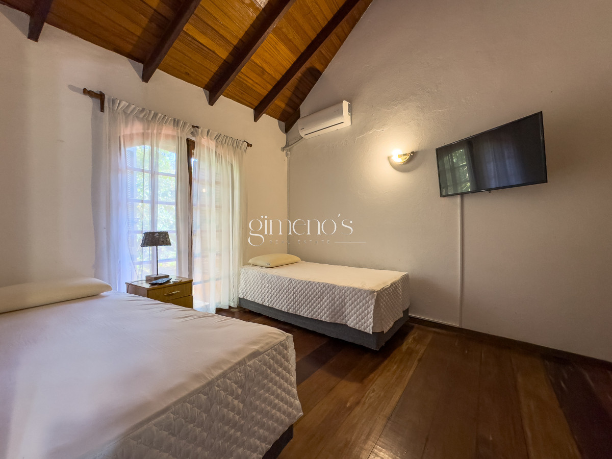 Casa ID.166 - Venta casa 4 dormitorios en suite, Golf, Punta del Este 