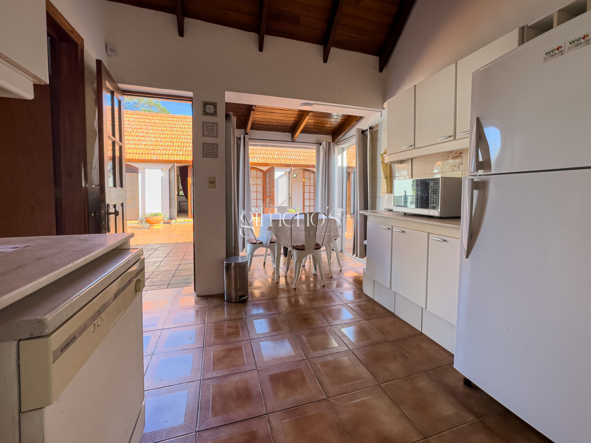Casa ID.166 - Venta casa 4 dormitorios en suite, Golf, Punta del Este 