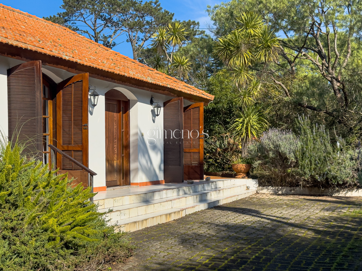 Casa ID.166 - Venta casa 4 dormitorios en suite, Golf, Punta del Este 