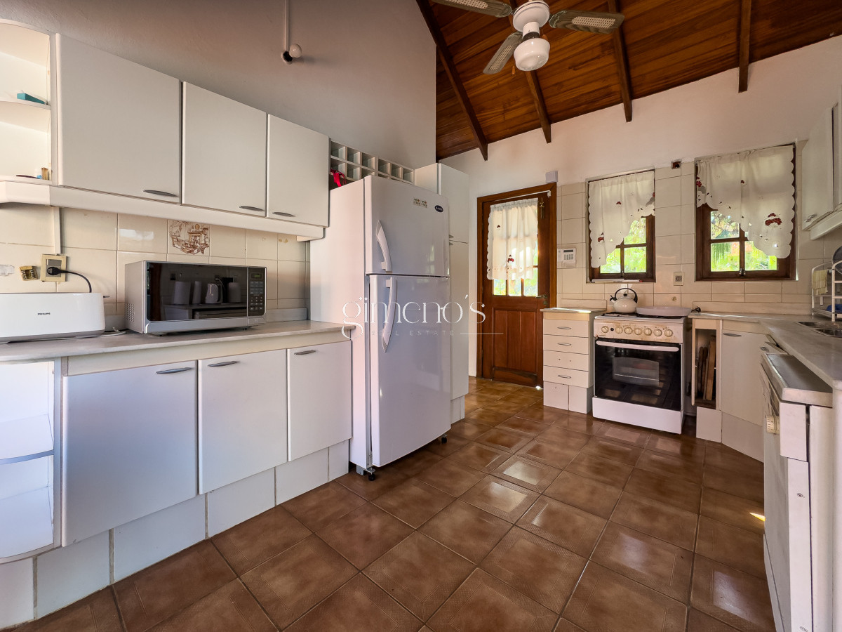 Casa ID.166 - Venta casa 4 dormitorios en suite, Golf, Punta del Este 