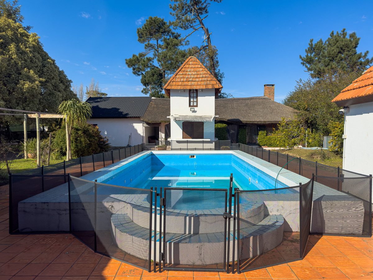 Venta casa 4 dormitorios en suite, Golf, Punta del Este 