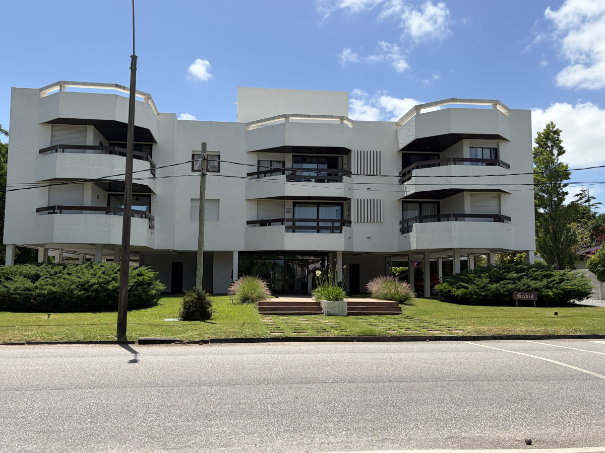 Apartamento ID.214 - Alquiler apartamento  2 dormitorios en Playa Mansa, Punta del Este 