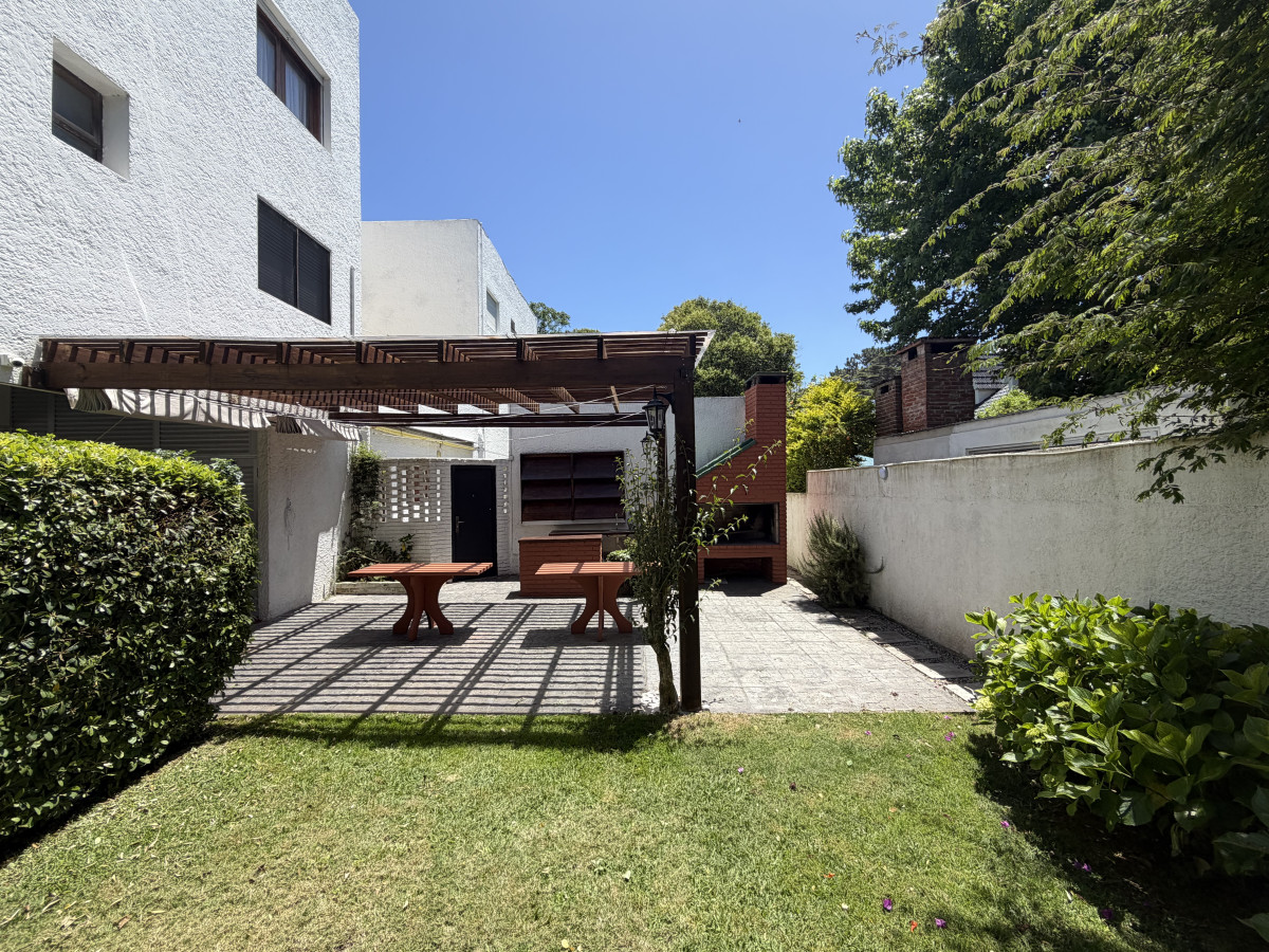 Apartamento ID.214 - Alquiler apartamento  2 dormitorios en Playa Mansa, Punta del Este 