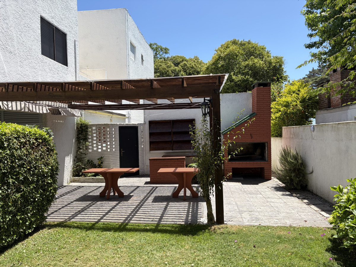 Apartamento ID.214 - Alquiler apartamento  2 dormitorios en Playa Mansa, Punta del Este 