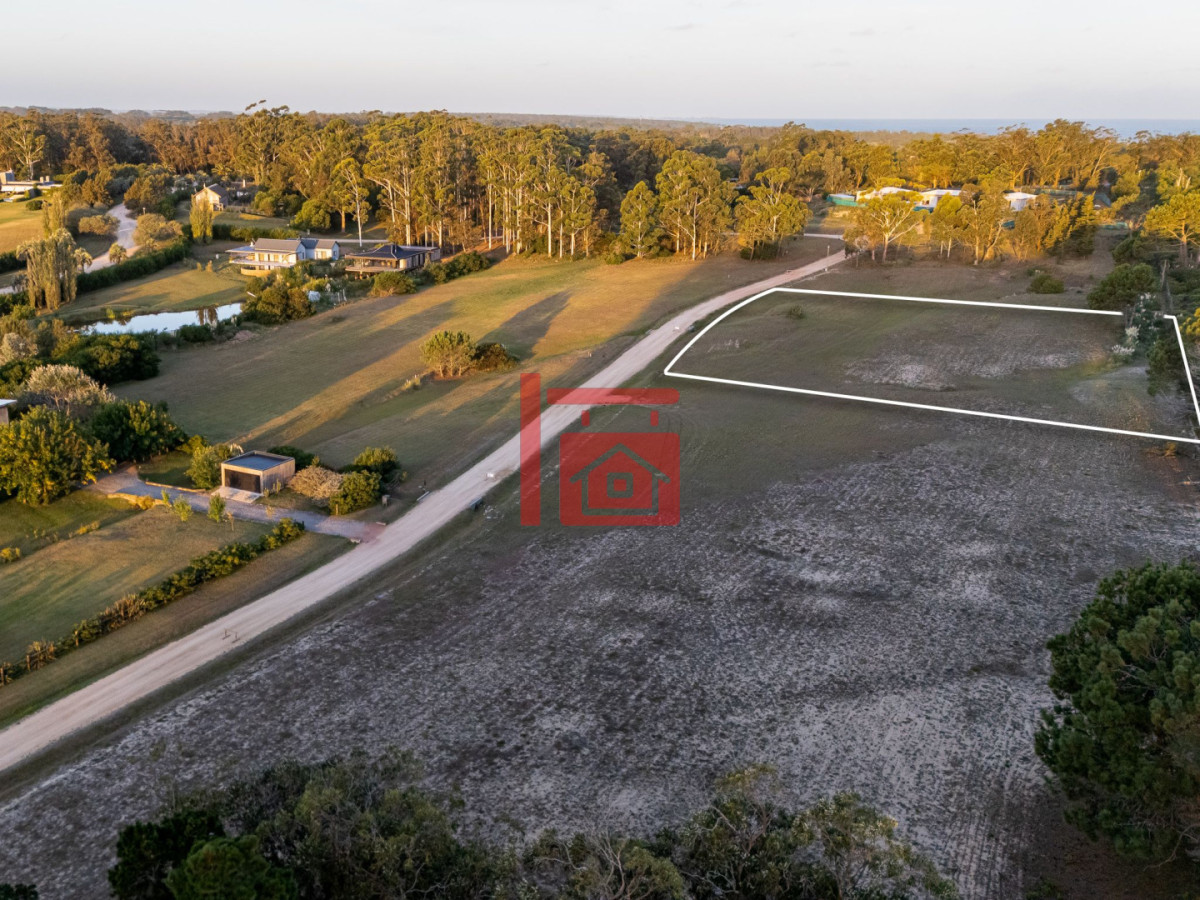 Terreno ID.557 - Terreno a la venta en Manantiales , Barrio Privado Laguna Estate