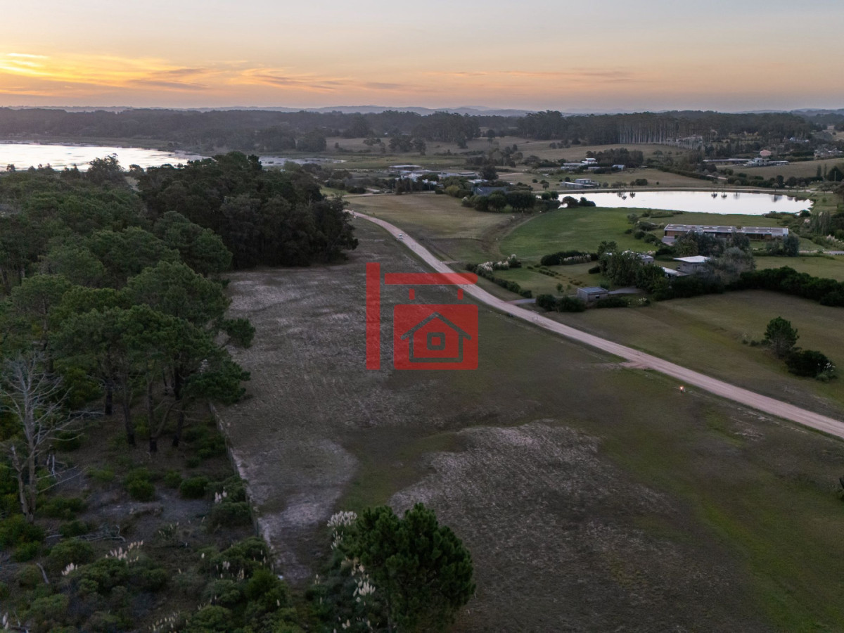 Terreno ID.557 - Terreno a la venta en Manantiales , Barrio Privado Laguna Estate