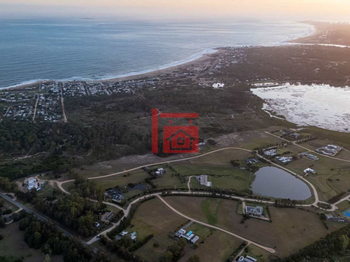 Terreno ID.557 - Terreno a la venta en Manantiales , Barrio Privado Laguna Estate