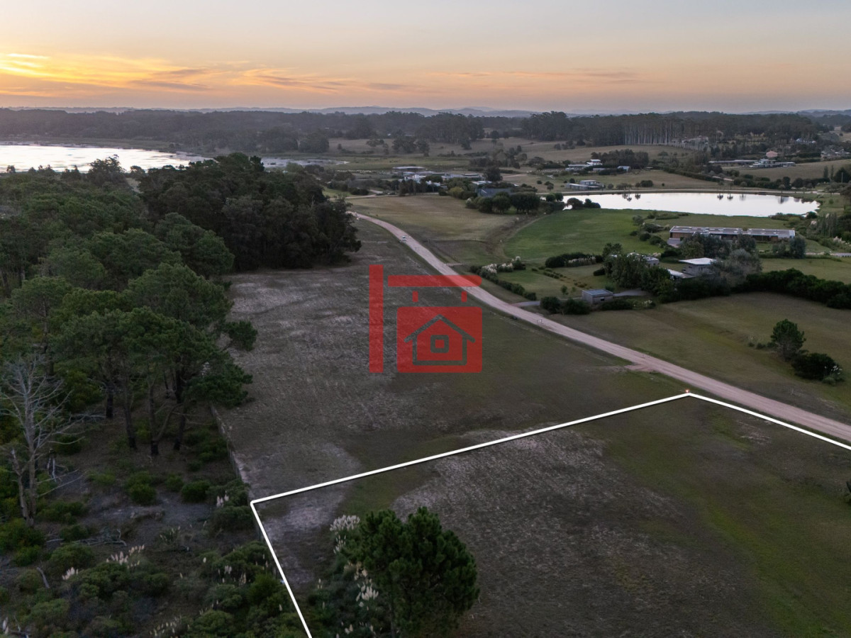 Terreno ID.557 - Terreno a la venta en Manantiales , Barrio Privado Laguna Estate