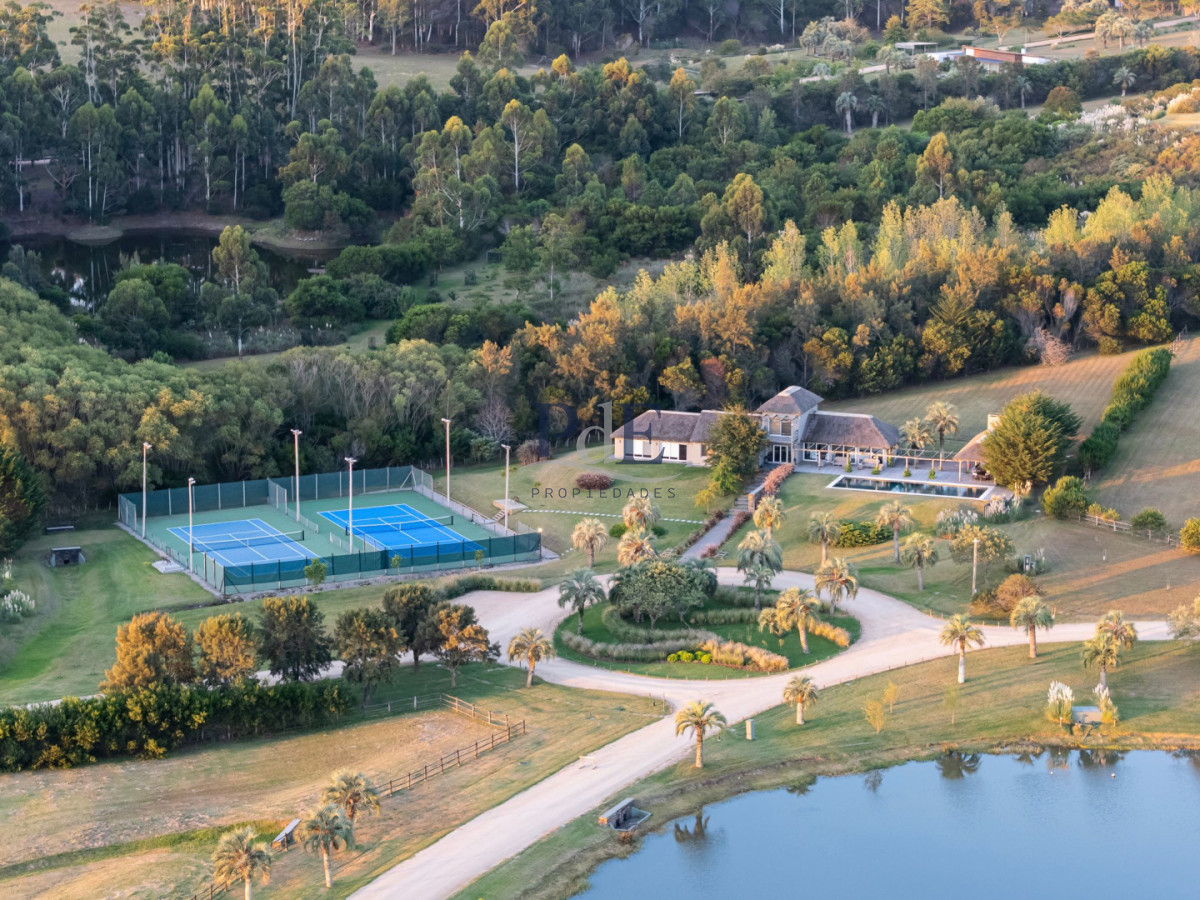 Terreno a la venta en Manantiales , Barrio Privado Laguna Estate