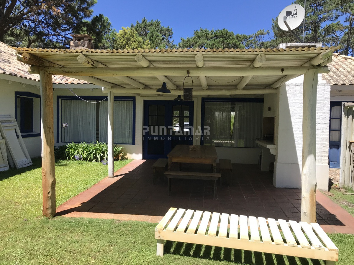 Casa ID.212248 - Venta de casa en Laguna Blanca 4 dormitorios