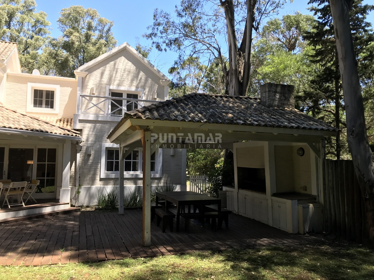 Casa ID.212248 - Venta de casa en Laguna Blanca 4 dormitorios