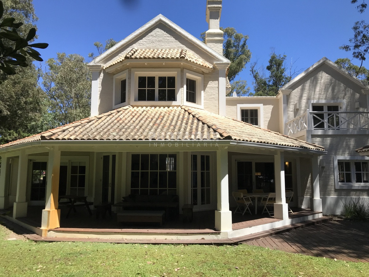 Casa ID.212248 - Venta de casa en Laguna Blanca 4 dormitorios