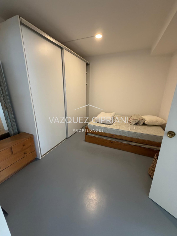 Apartamento ID.14 - Alquiler ANUAL departamento 1 y medio dormitorio en Peninsula, Punta del Este 