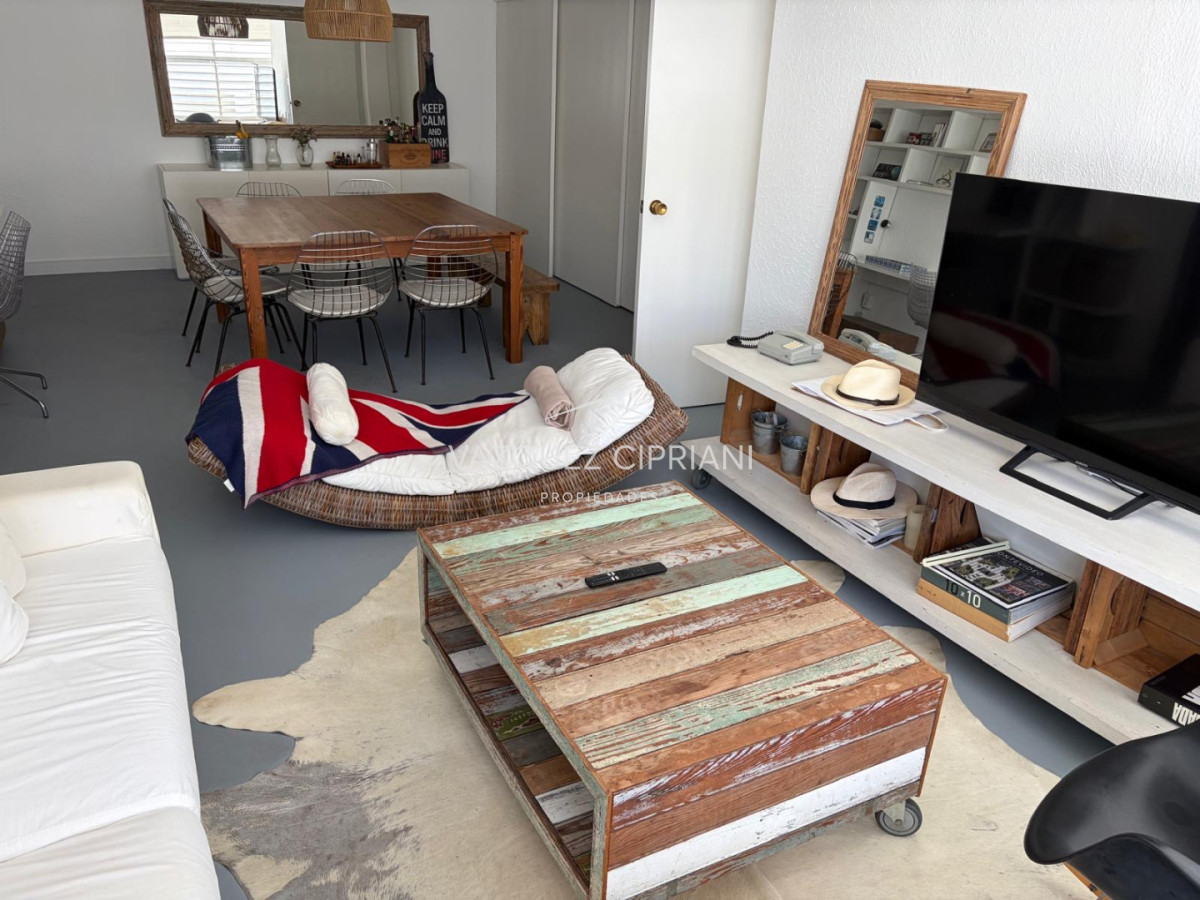 Apartamento ID.14 - Alquiler ANUAL departamento 1 y medio dormitorio en Peninsula, Punta del Este 