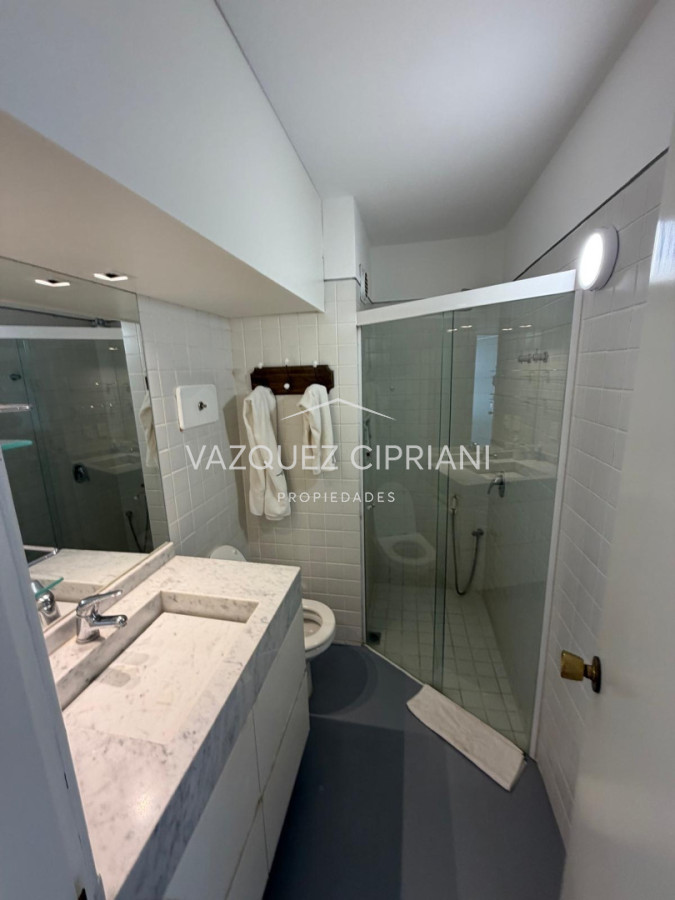 Apartamento ID.14 - Alquiler ANUAL departamento 1 y medio dormitorio en Peninsula, Punta del Este 