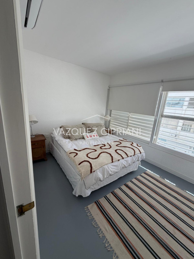 Apartamento ID.14 - Alquiler ANUAL departamento 1 y medio dormitorio en Peninsula, Punta del Este 