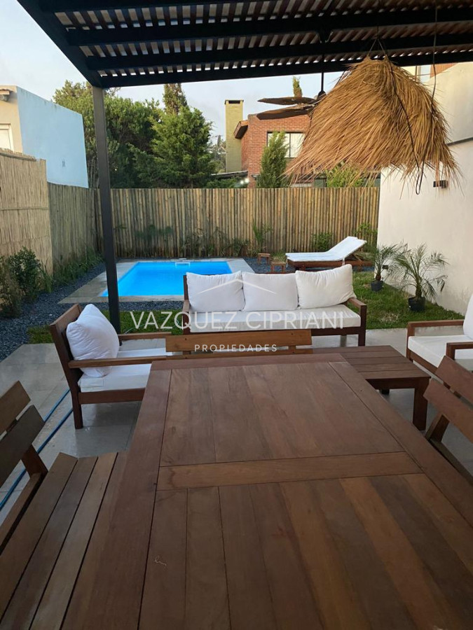 Casa ID.74 - Venta casa de 4 dormitorios en Manantiales 