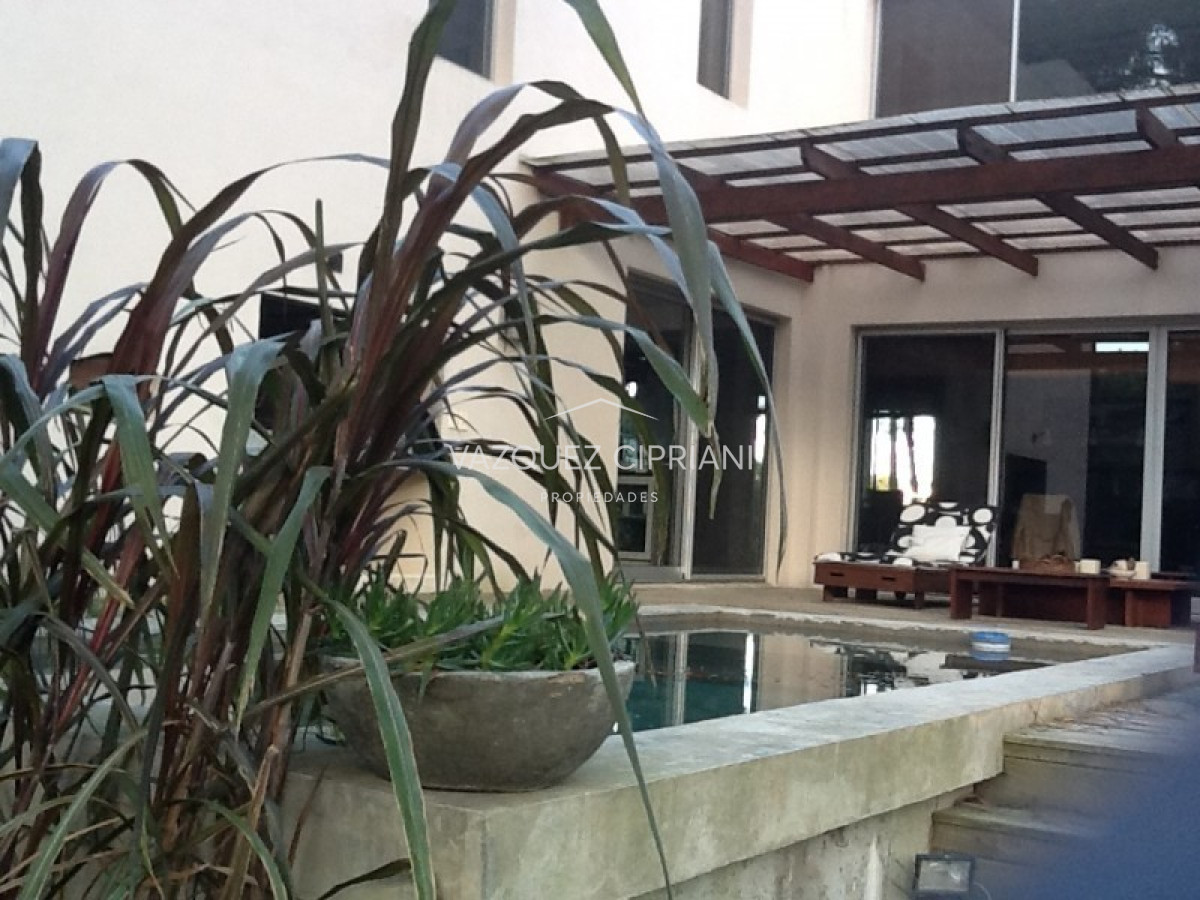 Casa ID.67 - Casa de 4 dormitorios y servicio en Laguna Blanca, alquiler de temporada