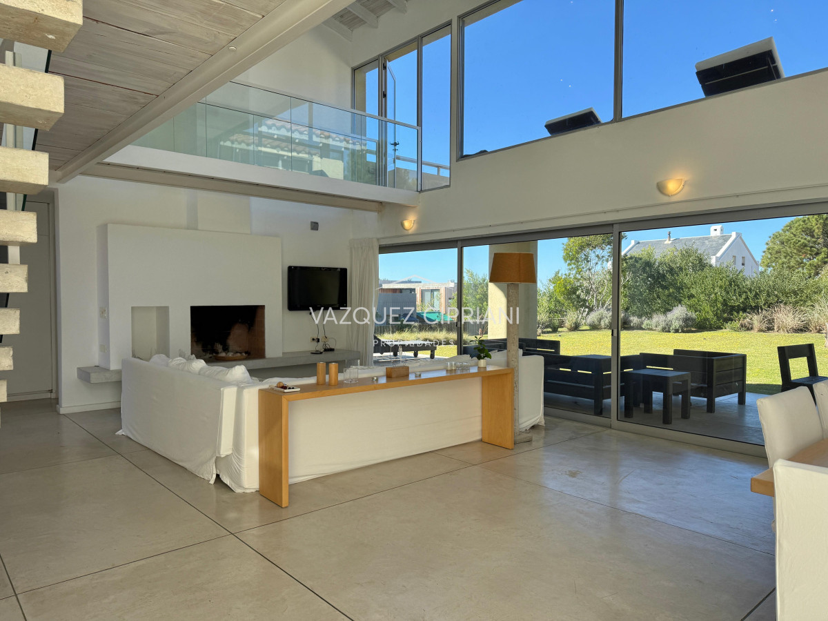 Casa ID.68 - Venta casa en Laguna Blanca de 4 dormitorios Y servicio